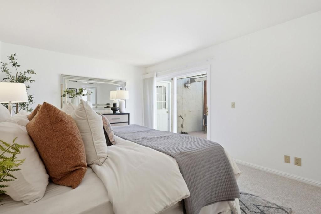 Image 22 of property listing at 17 Rinconada Circle, Belmont, CA 94002