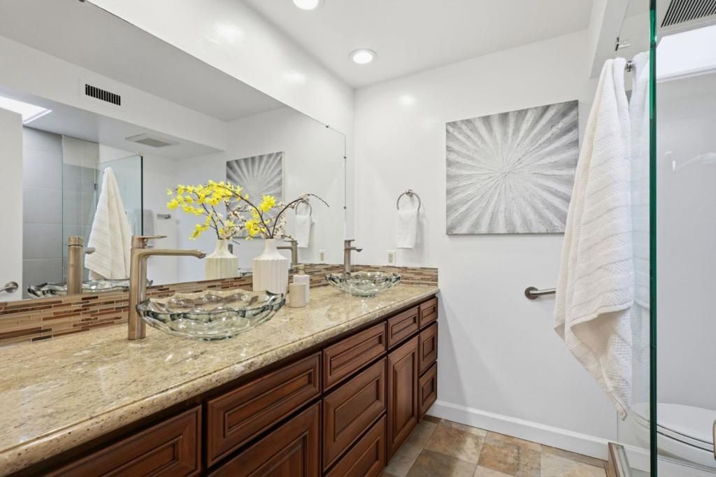 Image 24 of property listing at 17 Rinconada Circle, Belmont, CA 94002