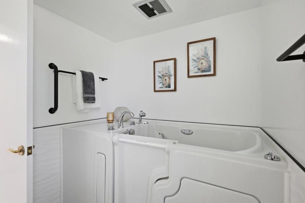 Image 27 of property listing at 17 Rinconada Circle, Belmont, CA 94002