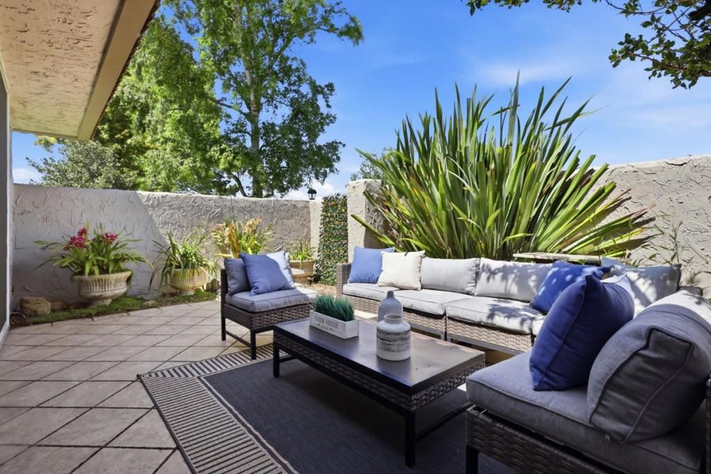 Image 31 of property listing at 17 Rinconada Circle, Belmont, CA 94002