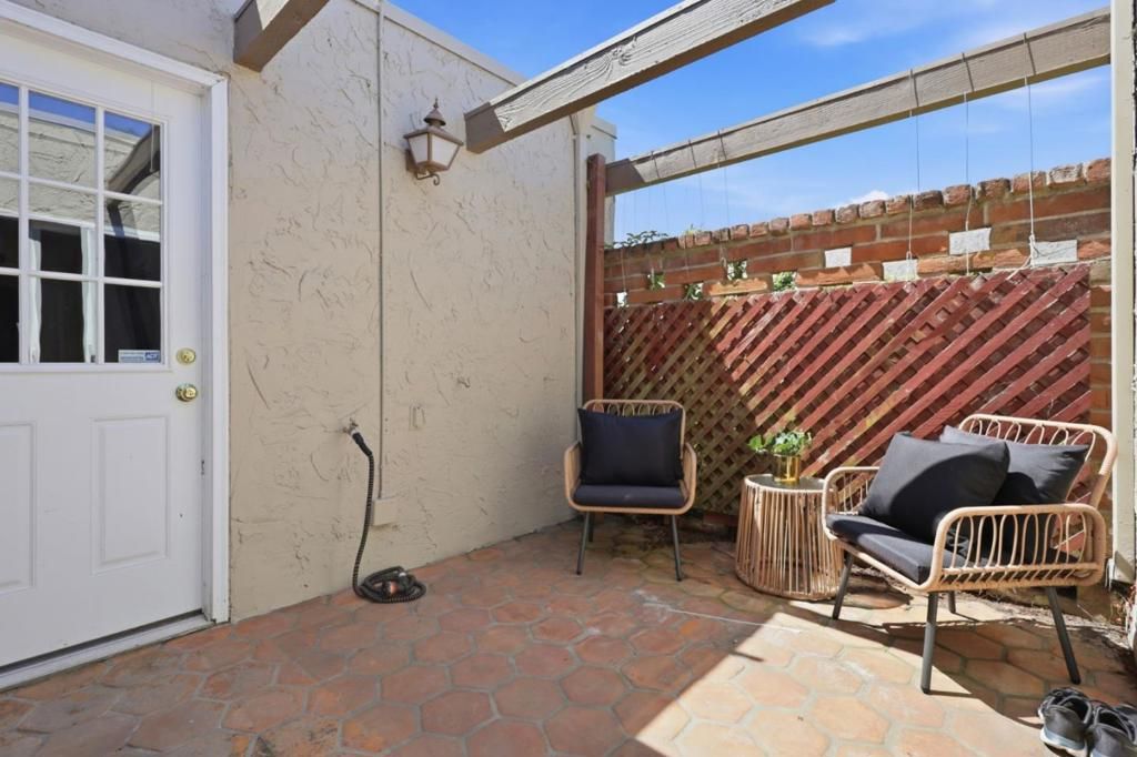 Image 33 of property listing at 17 Rinconada Circle, Belmont, CA 94002