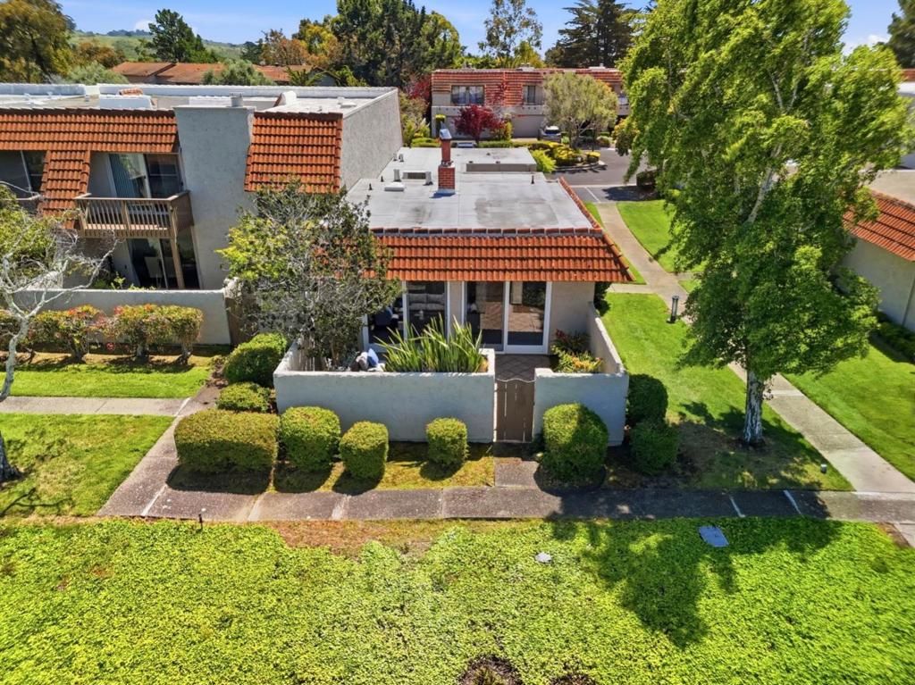 Image 40 of property listing at 17 Rinconada Circle, Belmont, CA 94002