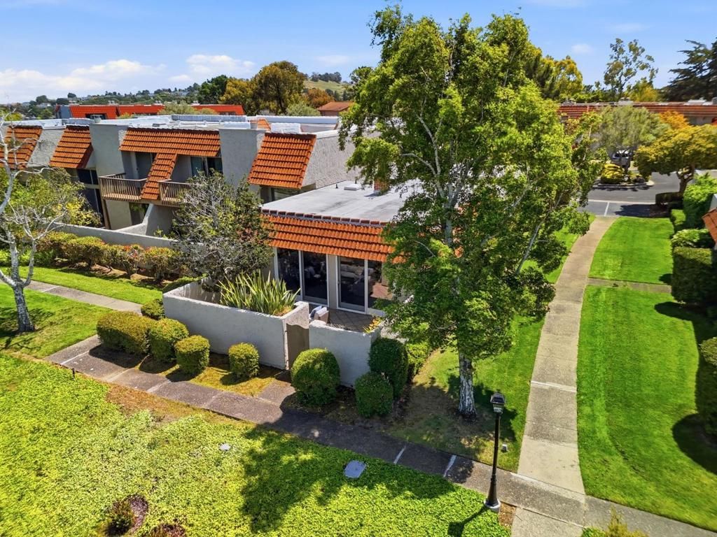 Image 41 of property listing at 17 Rinconada Circle, Belmont, CA 94002