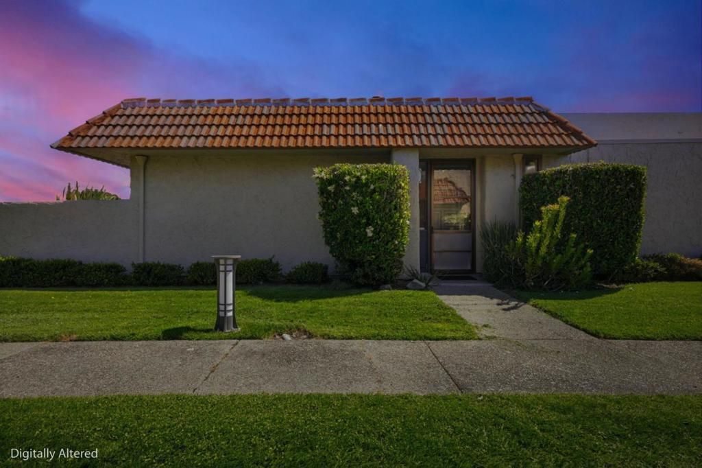 Image 7 of property listing at 17 Rinconada Circle, Belmont, CA 94002