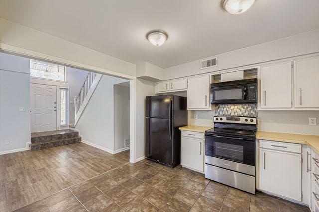 1885 Cliff View Drive, Lewisville, TX 75077