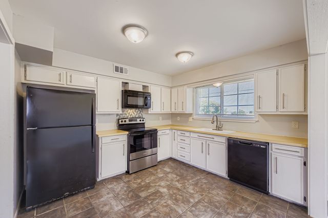 1885 Cliff View Drive, Lewisville, TX 75077