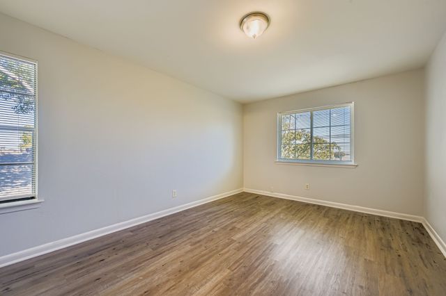 1885 Cliff View Drive, Lewisville, TX 75077