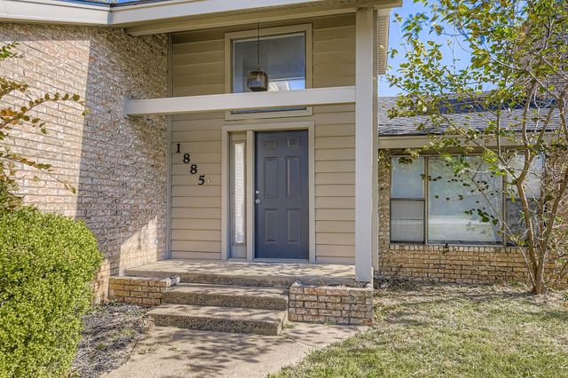 1885 Cliff View Drive, Lewisville, TX 75077