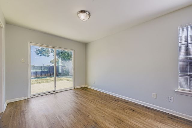 1885 Cliff View Drive, Lewisville, TX 75077