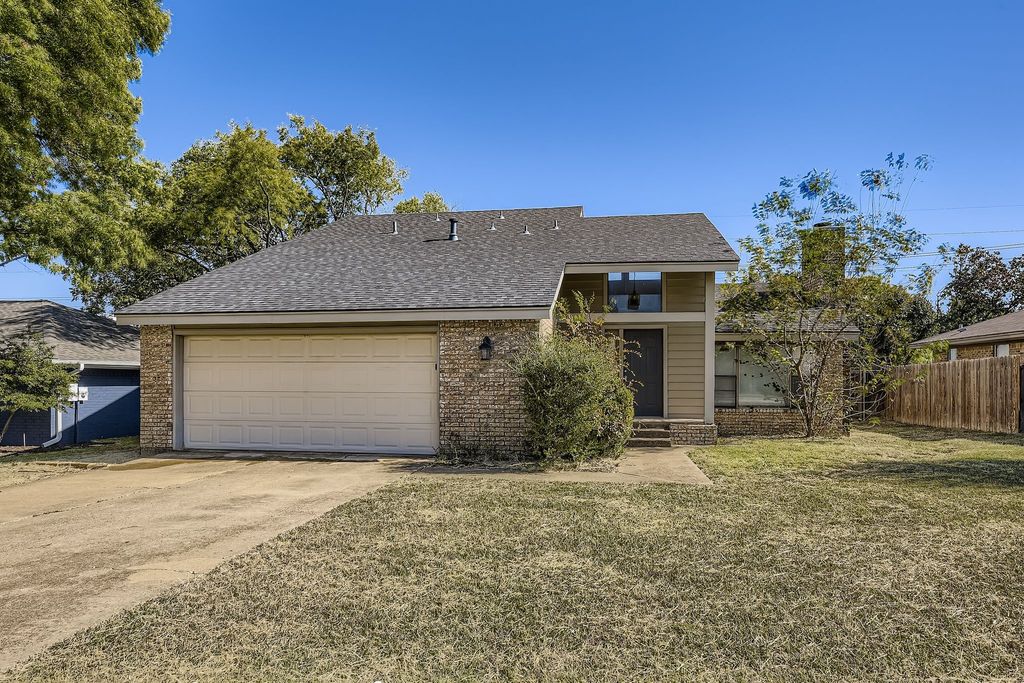 1885 Cliff View Drive, Lewisville, TX 75077