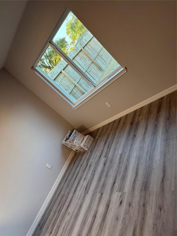 8710 Valley Flag, Houston, TX 77078