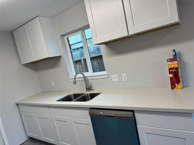 8710 Valley Flag, Houston, TX 77078