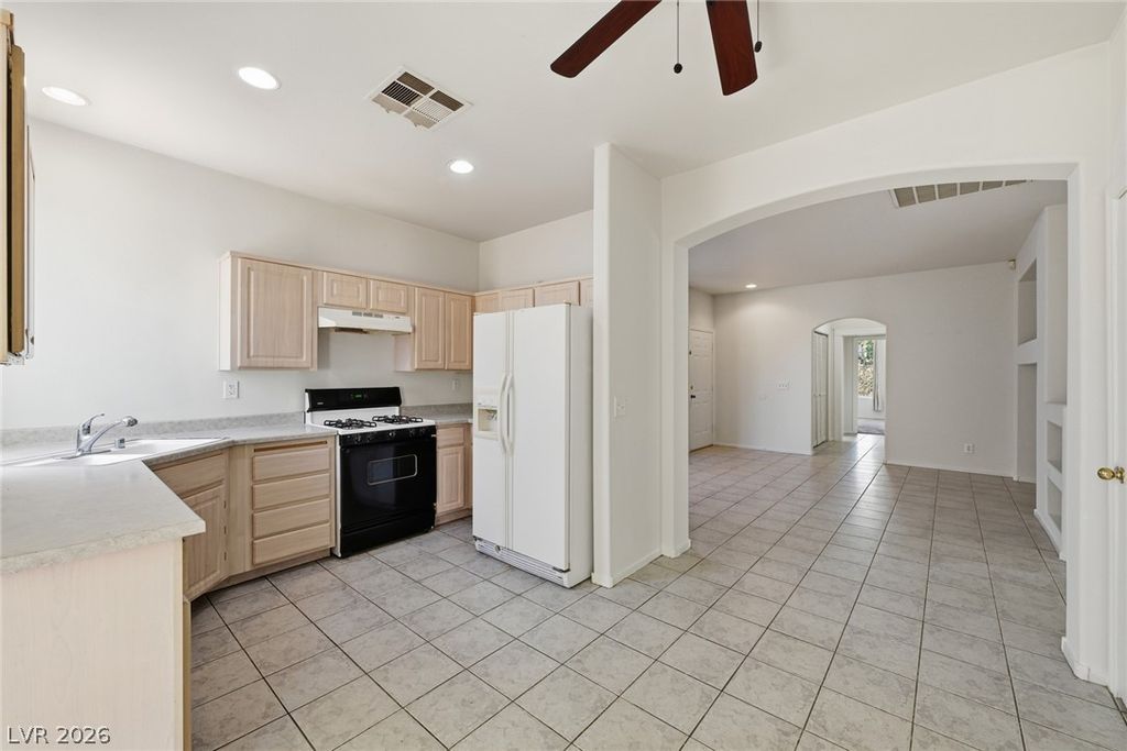 1069 Sweeping Ivy Court, Las Vegas, NV 89183 — photo 2
