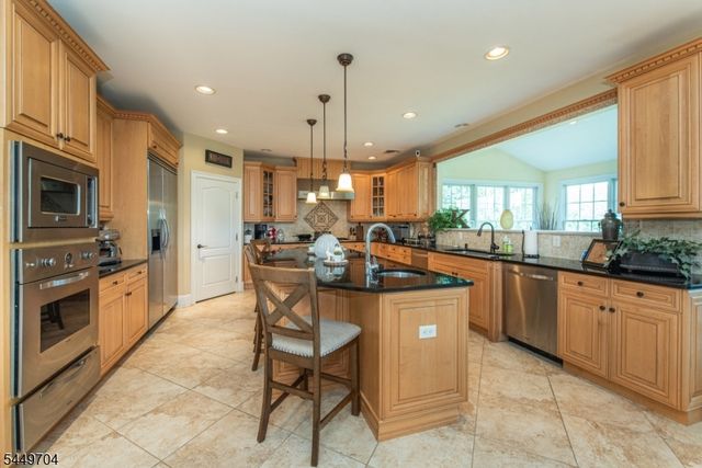 108 Finch Rd, Ringwood Boro, NJ 07456