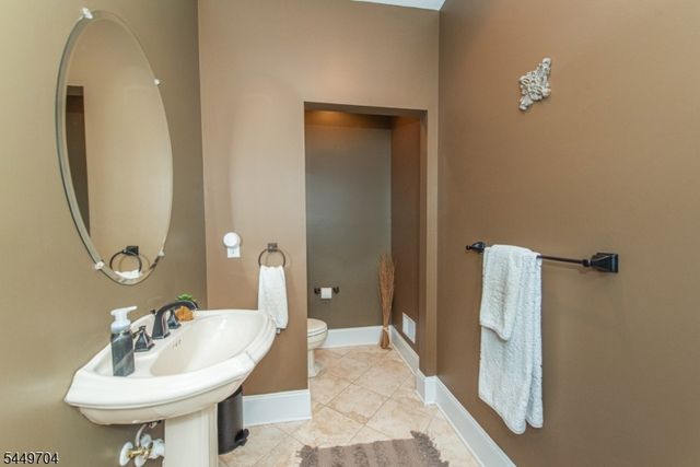 108 Finch Rd, Ringwood Boro, NJ 07456