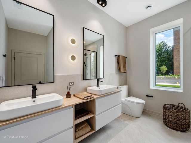 1257 N ASHLAND Avenue 405, Chicago, IL 60622