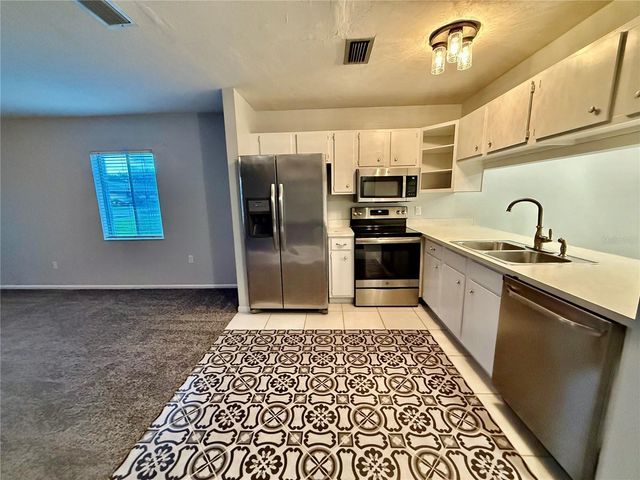 1004 HARTFORD DRIVE, Deland, FL 32724