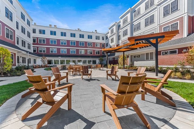 22 Everett St 102, Westwood, MA 02090