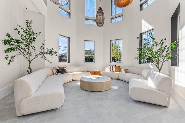 22 Everett St 102, Westwood, MA 02090