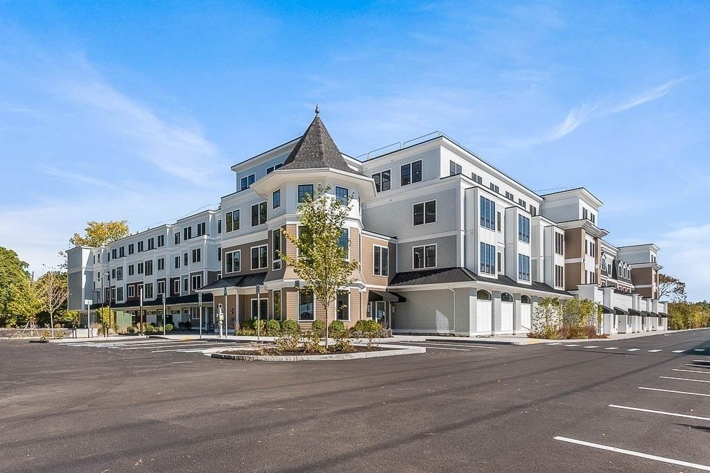 22 Everett St 102, Westwood, MA 02090