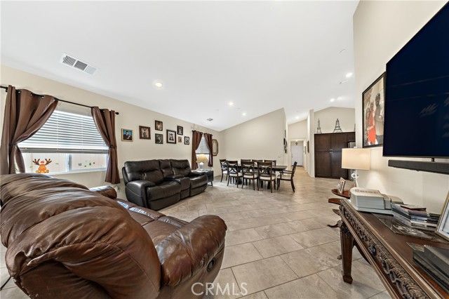 826 Avenida Del Rio, San Jacinto, CA 92582