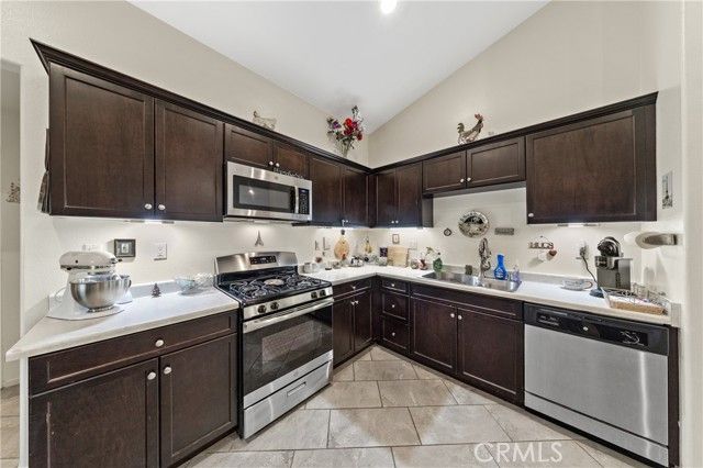 826 Avenida Del Rio, San Jacinto, CA 92582