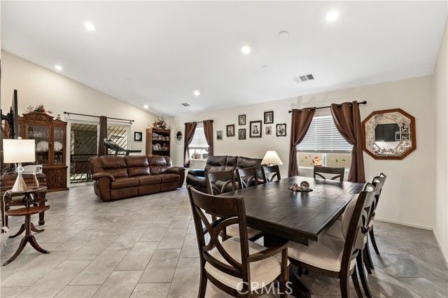 826 Avenida Del Rio, San Jacinto, CA 92582