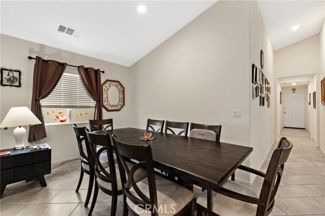 826 Avenida Del Rio, San Jacinto, CA 92582