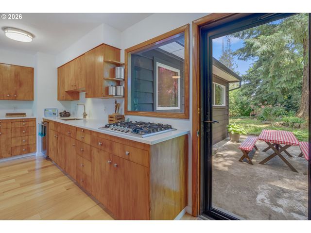 13710 Se MALOY Ln, Oak Grove, OR 97222
