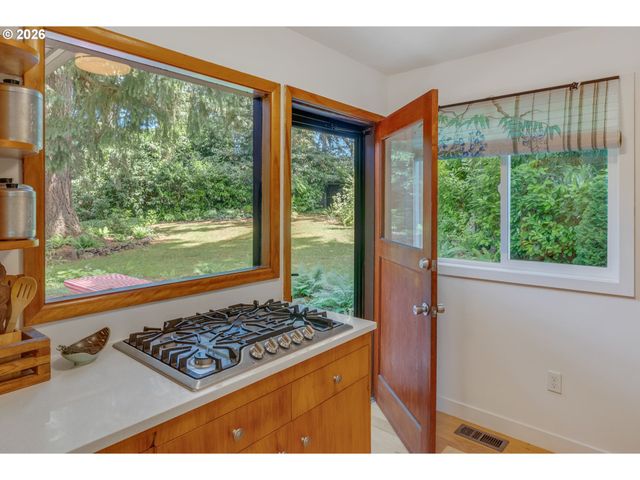 13710 Se MALOY Ln, Oak Grove, OR 97222