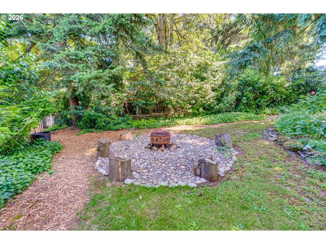 13710 Se MALOY Ln, Oak Grove, OR 97222