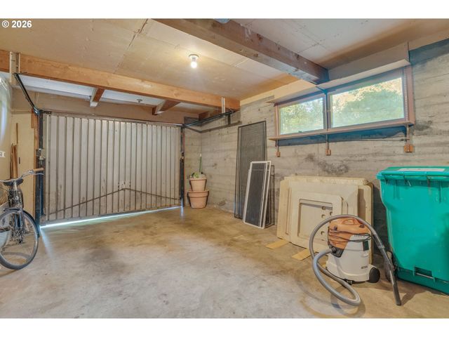 13710 Se MALOY Ln, Oak Grove, OR 97222