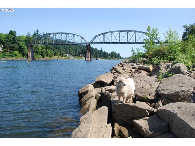 13710 Se MALOY Ln, Oak Grove, OR 97222