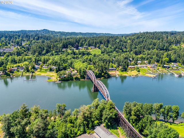 13710 Se MALOY Ln, Oak Grove, OR 97222