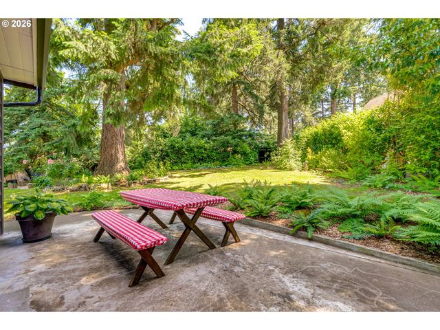 13710 Se MALOY Ln, Oak Grove, OR 97222