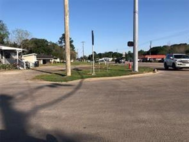 2518 W Highway 6, Alvin, TX 77511