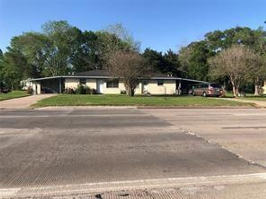 2518 W Highway 6, Alvin, TX 77511