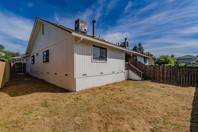 210 Westview Dr, Jackson, CA 95642