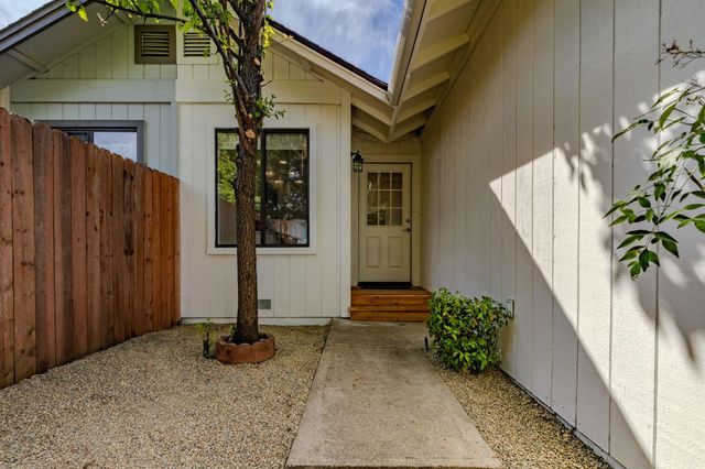 210 Westview Dr, Jackson, CA 95642