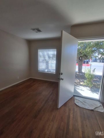 432 E Fairview Road, Bakersfield, CA 93307