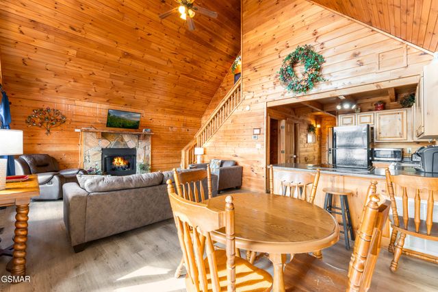 1910 E Mountain View Way, Sevierville, TN 37862