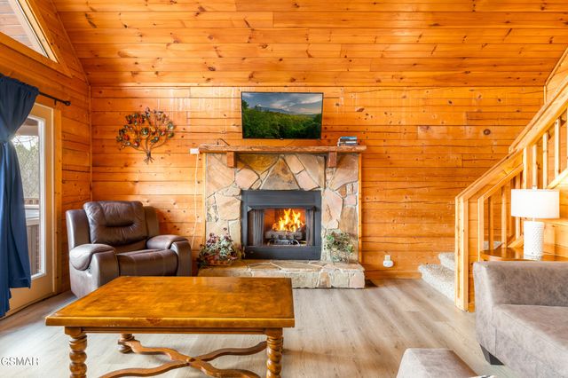 1910 E Mountain View Way, Sevierville, TN 37862