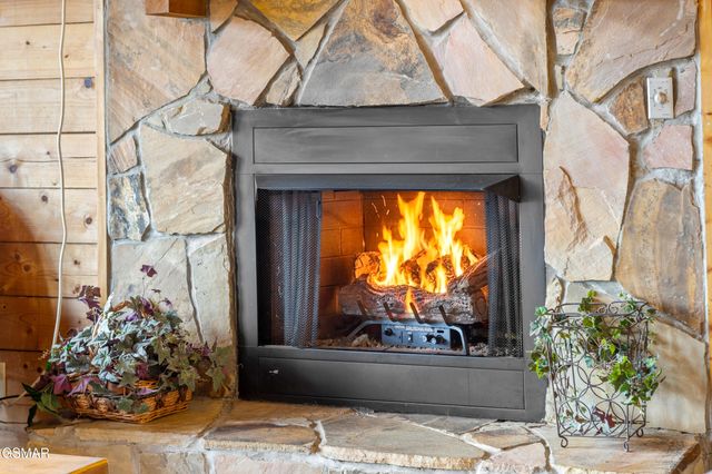 1910 E Mountain View Way, Sevierville, TN 37862