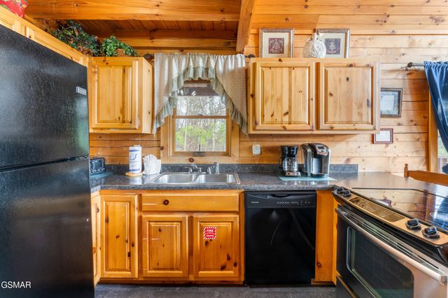 1910 E Mountain View Way, Sevierville, TN 37862