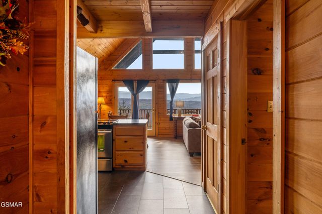 1910 E Mountain View Way, Sevierville, TN 37862