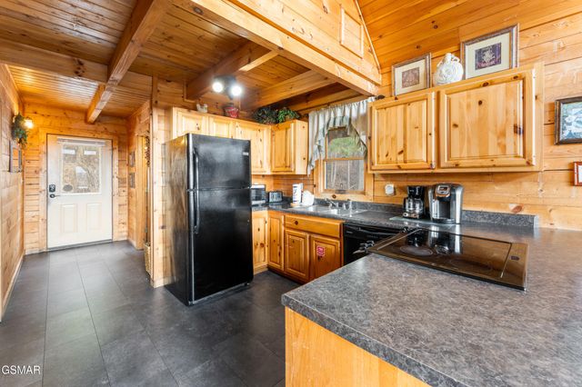 1910 E Mountain View Way, Sevierville, TN 37862