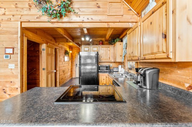 1910 E Mountain View Way, Sevierville, TN 37862