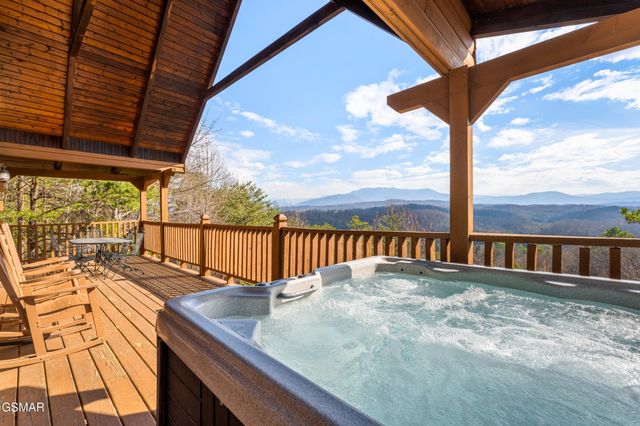 1910 E Mountain View Way, Sevierville, TN 37862