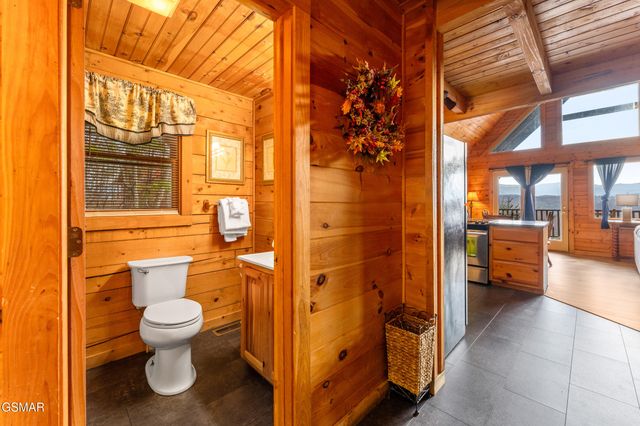 1910 E Mountain View Way, Sevierville, TN 37862