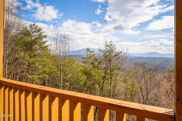 1910 E Mountain View Way, Sevierville, TN 37862
